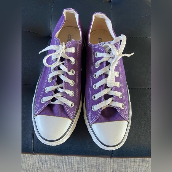 Women’s Converse Size 6 - Picture 1 of 3